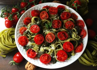Tagliatelle d'espinacs amb salsa pento casolana